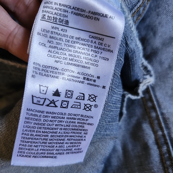 EUC Signature Levi Strauss Jean Jacket - Picture 6 of 14